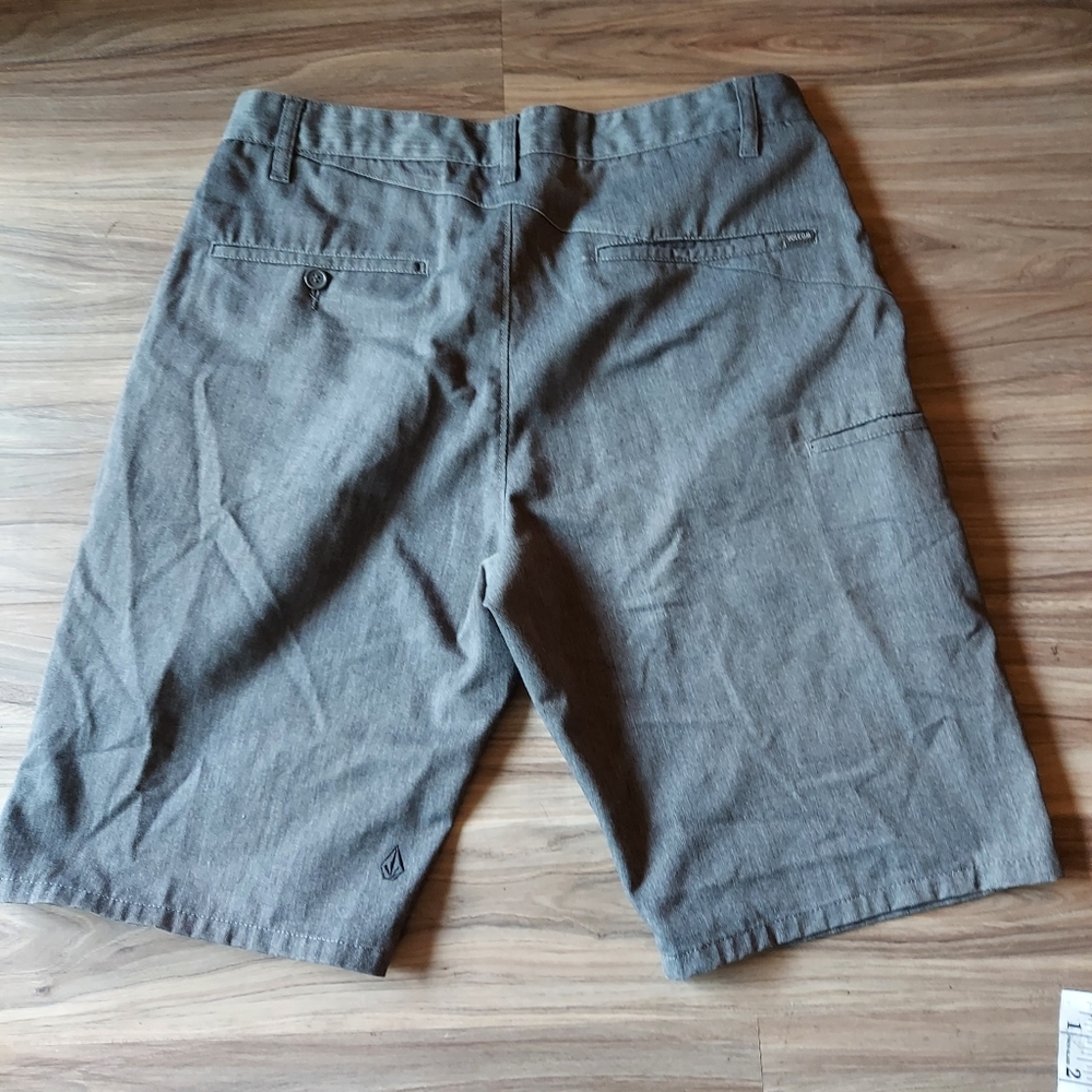 Volcom shorts - Picture 2 of 3